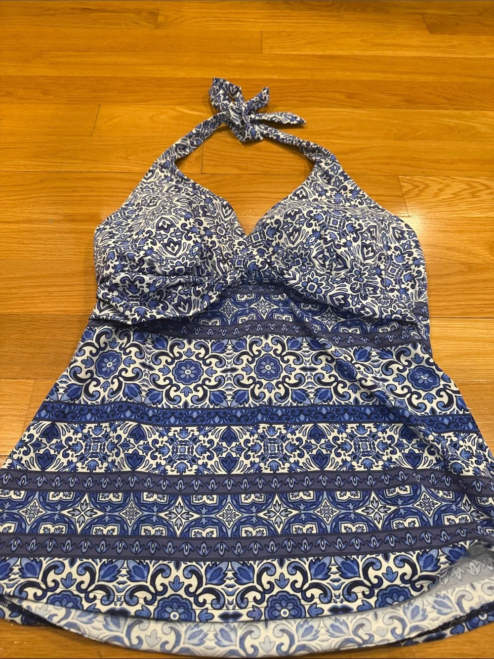 Lands’End 2 piece tankini top and bottoms size 12.